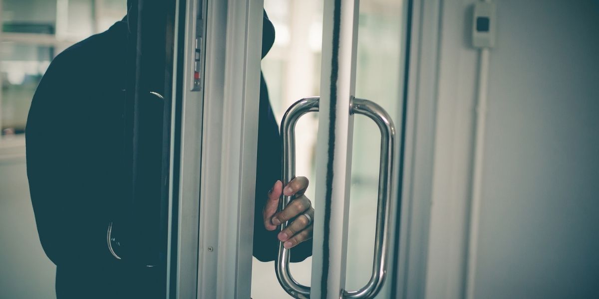 Person entering commercial building - property owners have a duty to provide adequate security